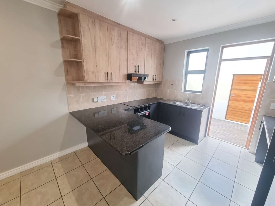 To Let 2 Bedroom Property for Rent in Royal Ascot Western Cape